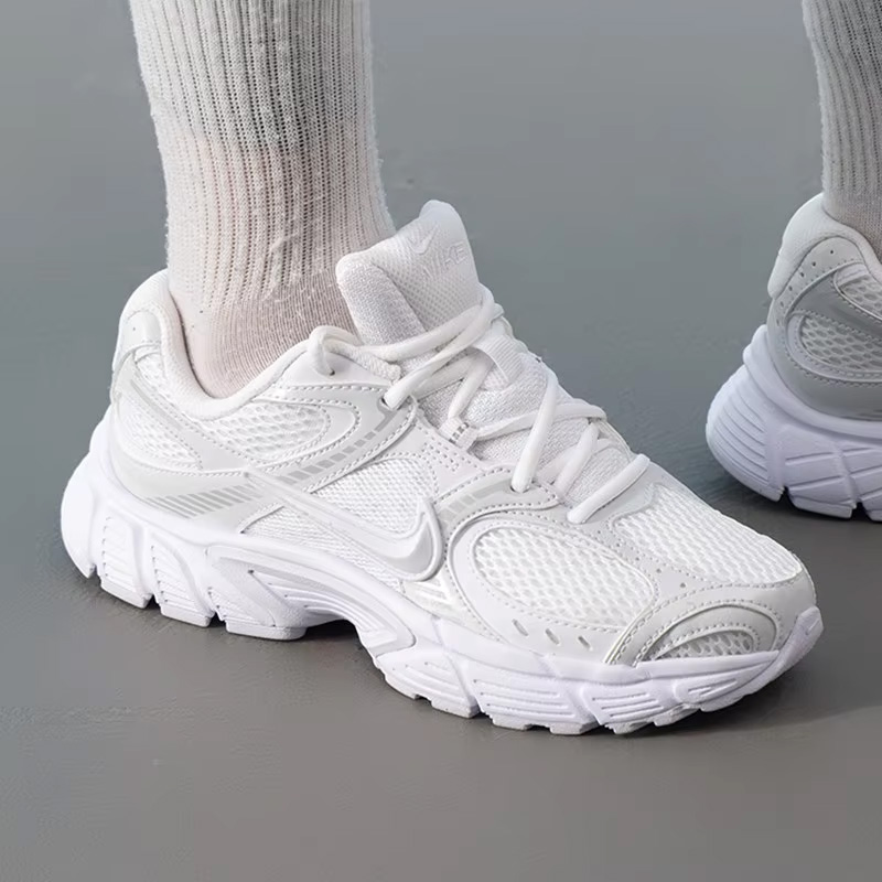Nike W NIKE V5 RNR HQ7901-101  - Women Shoes Running Nike ulasan dan harga